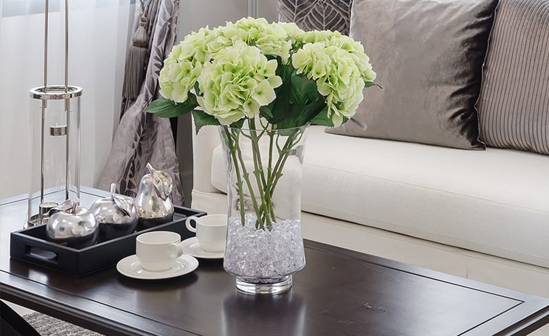 vase-on-coffee-table-min