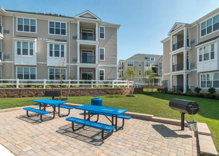 Community & Apartment Features | Eastampton Place Apartments